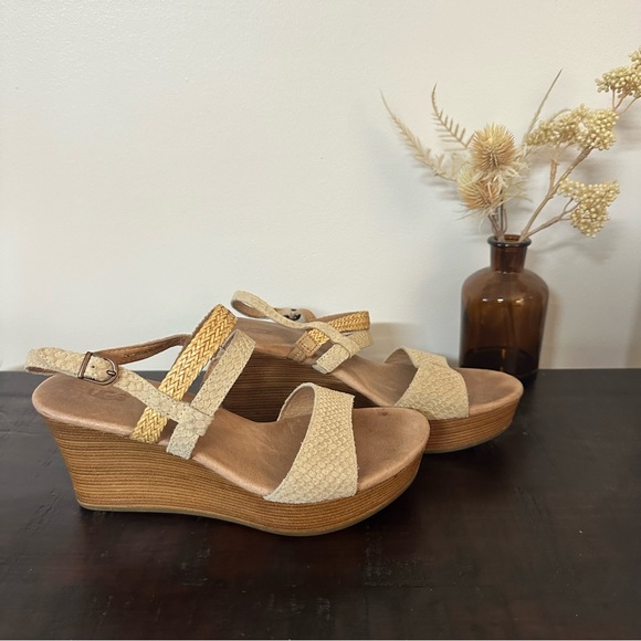 UGG Lira Mar Embossed Leather Wedge Strappy Sandals Size 7 - Picture 5 of 5